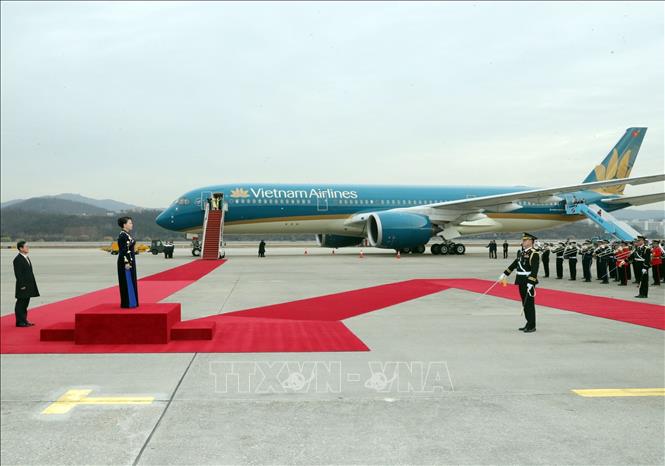 Trong ảnh: Nghi lễ đón Chủ tịch Quốc hội Nguyễn Thị Kim Ngân được tổ chức long trọng tại sân bay Seongnam ở Thủ đô Seoul. Ảnh: Trọng Đức - TTXVN
