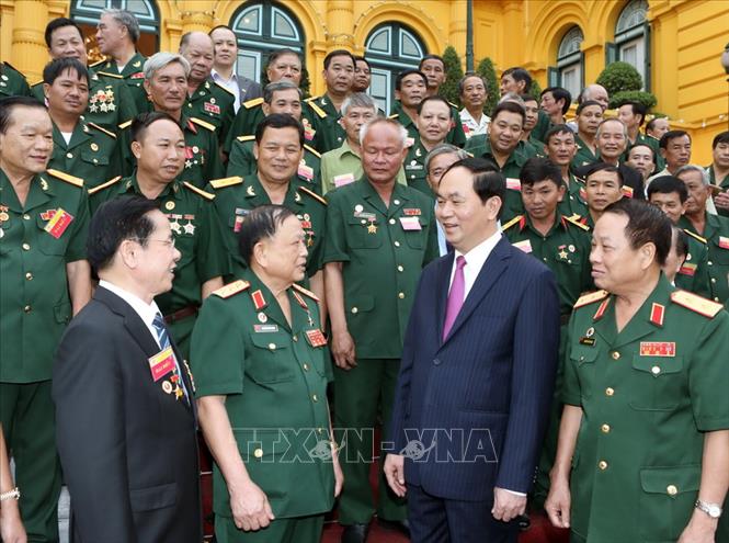 Trong ảnh: Chủ tịch nước Trần Đại Quang với các đại biểu dự Hội nghị toàn quốc lần thứ IV tổng kết 5 năm phong trào 