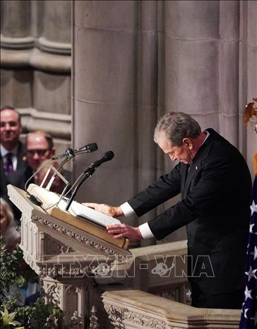 Trong ảnh: Cựu Tổng thống Mỹ George W. Bush phát biểu tại Lễ tang cố Tổng thống 