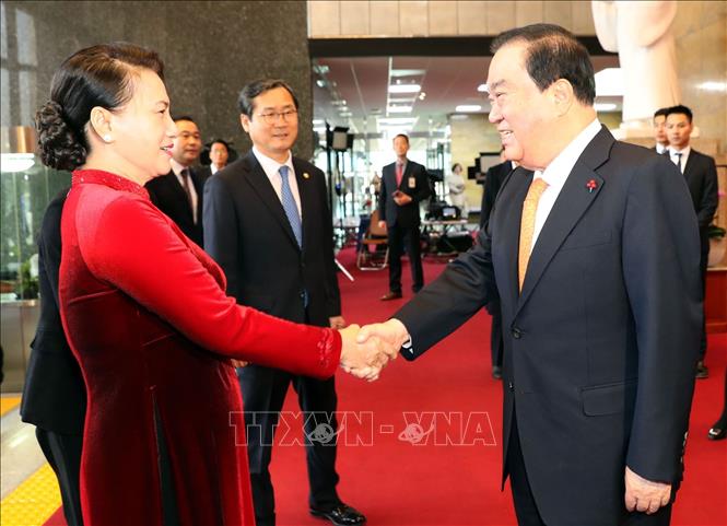 Trong ảnh: Chủ tịch Quốc hội Hàn Quốc Moon Hee-sang đón Chủ tịch Quốc hội Nguyễn Thị Kim Ngân tại Trụ sở Quốc hội ở Thủ đô Seoul. Ảnh: Trọng Đức - TTXVN