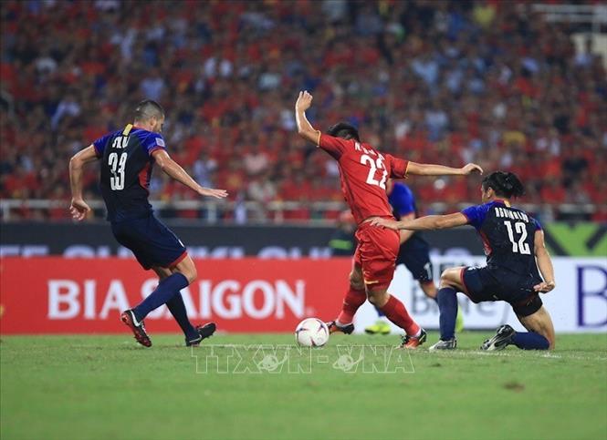 Trong ảnh: Sự xuất hiện của Tiến Linh (22) thế chỗ Anh Đức từ phút 74 cùng với Công Phượng thay Đức Huy ở phút 83 đã gây không ít khó khăn cho hàng phòng ngự của Philippines ở những phút cuối trận, góp phần vào 2 bàn thắng của tuyển Việt Nam. Ảnh: Trọng Đạt - TTXVN