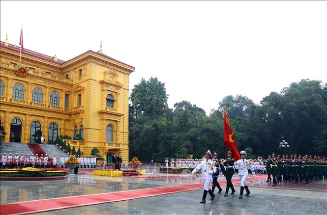Trong ảnh: Đội danh dự QĐND Việt Nam diễu binh chào mừng chuyến thăm chính thức Việt Nam của Thủ tướng Campuchia Samdech Techo Hun Sen. Ảnh: Thống Nhất – TTXVN
