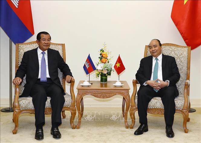 Trong ảnh: Thủ tướng Nguyễn Xuân Phúc và Thủ tướng Campuchia Samdech Techo Hun Sen hội đàm hẹp. Ảnh: Thống Nhất – TTXVN