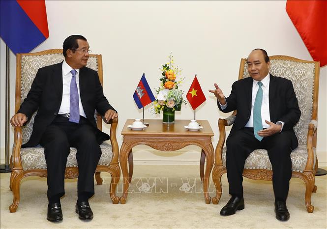Trong ảnh: Thủ tướng Nguyễn Xuân Phúc và Thủ tướng Campuchia Samdech Techo Hun Sen hội đàm hẹp. Ảnh: Thống Nhất – TTXVN