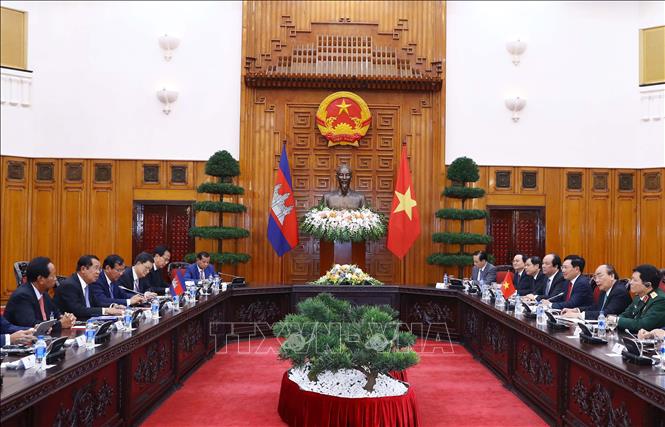 Trong ảnh: Thủ tướng Nguyễn Xuân Phúc hội đàm với Thủ tướng Campuchia Samdech Techo Hun Sen. Ảnh: Thống Nhất – TTXVN