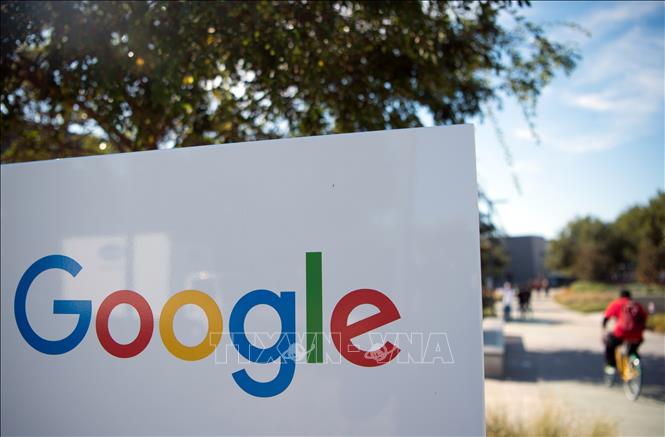 Trong ảnh: Biểu tượng Google tại Menlo Park, California, Mỹ. Ảnh: AFP/ TTXVN