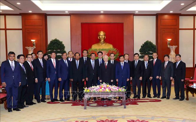 Trong ảnh: Tổng Bí thư, Chủ tịch nước Nguyễn Phú Trọng chụp ảnh chung với Đoàn đại biểu cấp cao Vương quốc Campuchia. Ảnh: Phương Hoa - TTXVN
