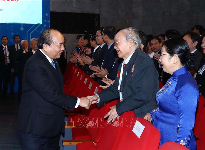  Trong ảnh: Thủ tướng Nguyễn Xuân Phúc với các đại biểu tại Đại hội. Ảnh: Thống Nhất –TTXVN