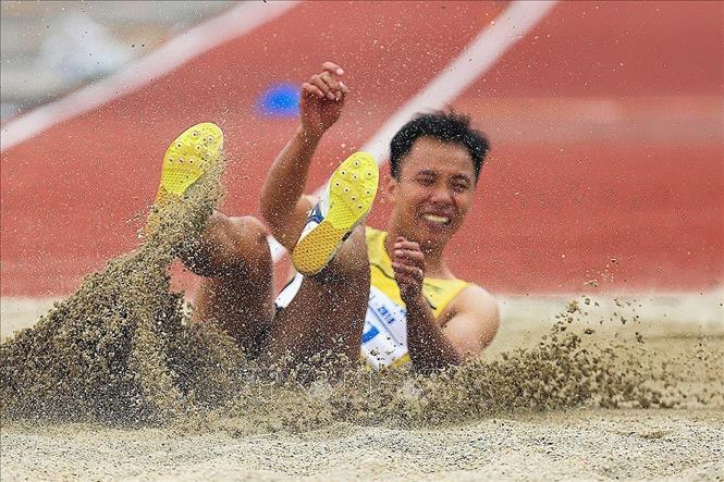Trong ảnh: Ở nội dung nhảy xa 3 bước của môn Điền kinh, cú nhảy của VĐV Nguyễn Văn Hùng (Hà Nội) đã phá kỷ lục đại hội với thành tích 16,27m. Ảnh: Trọng Đạt - TTXVN