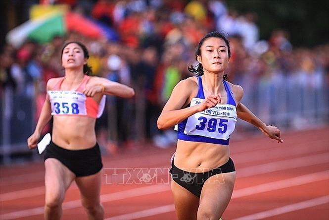 Trong ảnh: Ở nội dung chạy 100m nữ của môn Điền kinh, VĐV Lê Tú Chinh (Tp Hồ Chí Minh) giành HCV và phá kỷ lục đại hội với thành tích 11 giây 40 (kỷ lục cũ là 11 giây 66 của Vũ Thị Hương lập tại kỳ đại hội 2010). Ảnh: Trọng Đạt - TTXVN