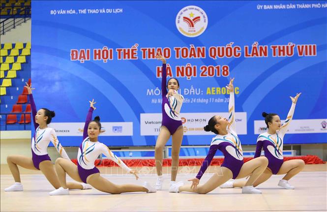 Trong ảnh: Bài thi nhóm 5 người của các VĐV môn Thể dục nhịp điệu Aerobic đến từ đoàn Đồng Nai. Ảnh: Thành Đạt – TTXVN   