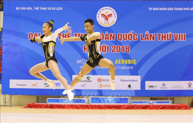 Trong ảnh: Bài thi đôi nam nữ của cặp VĐV môn Thể dục nhịp điệu Aerobic Lại Quang Anh và Bùi Minh Phương (Hà Nội). Ảnh: Thành Đạt – TTXVN   