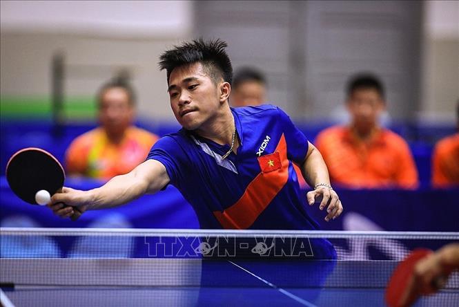 Trong ảnh: VĐV Nguyễn Đức Tuân (Hải Dương) thi đấu trong trận thắng 3-0 trước VĐV Trần Tuấn Quỳnh (Hà Nội) ở nội dung đồng đội nam của môn Bóng bàn. Ảnh: Trọng Đạt - TTXVN  
