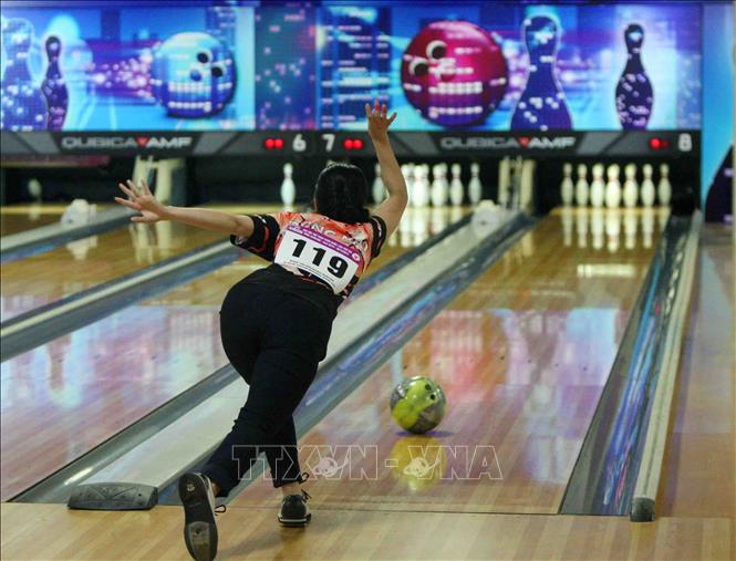 Trong ảnh: Các VĐV môn Bowling thi đấu nội dung đơn nữ. Ảnh: Thanh Tùng - TTXVN  