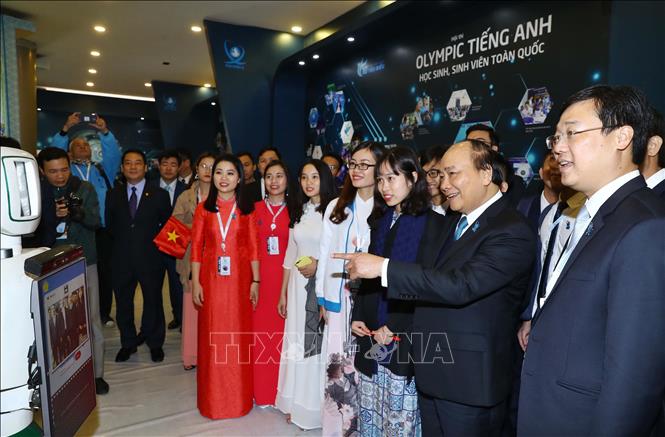 Trong ảnh: Thủ tướng Nguyễn Xuân Phúc thăm Triển lãm 