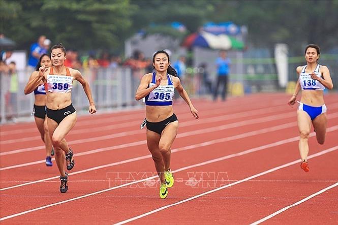 Trong ảnh: Ở nội dung chạy 200m của môn Điền kinh, HCV thuộc về Lê Tú Chinh (TP Hồ Chí Minh). Ảnh: Trọng Đạt - TTXVN