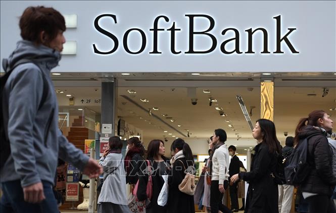 Trong ảnh: Một cửa hàng của  SoftBank ở Tokyo, Nhật Bản. Ảnh: AFP/TTXVN