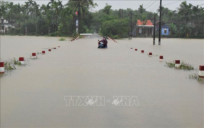  Trong ảnh: Ngập lụt tại xã Lộc Trì, huyện Phú Lộc, Thừa Thiên-Huế. Ảnh: Hồ Cầu-TTXVN
