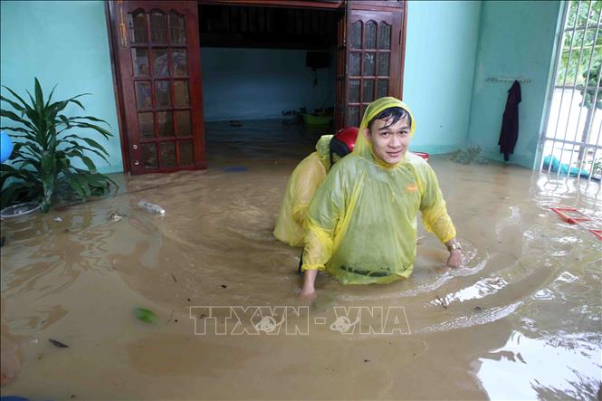 Trong ảnh: Nhà của người dân phường Hòa Khánh Nam, quận Liên Chiểu bị ngập sâu trong nước. Ảnh: Trần Lê Lâm – TTXVN
