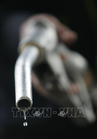 Trong ảnh: Một trạm bơm xăng dầu tại Tehran, Iran. Ảnh: AFP/TTXVN