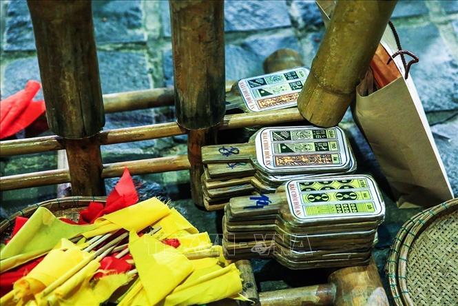 Photo: The cards, red and yellow flags and bamboo poles, all are essentials to Bai Choi performance. VNA Photo: Trọng Đạt
