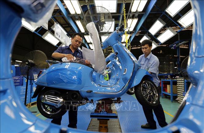 Trong ảnh: Xưởng lắp ráp  xe máy Vespa tại Công ty TNHH Piaggio Việt Nam, khu công nghiệp Bình Xuyên, tỉnh Vĩnh Phúc. Ảnh: Trần Việt - TTXVN
