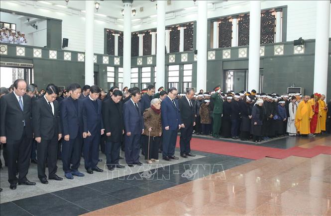 Trong ảnh: Các đại biểu và gia quyến mặc niệm tại Lễ truy điệu đồng chí Nguyễn Văn Trân. Ảnh: Lâm Khánh - TTXVN