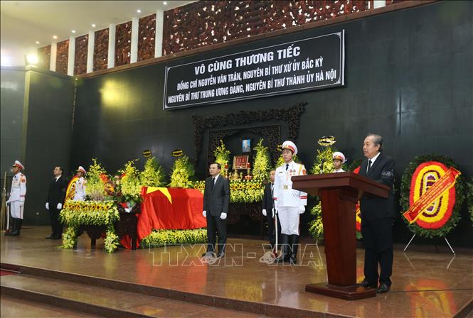 Trong ảnh: Ủy viên Bộ Chính trị, Phó Thủ tướng Thường trực Trương Hòa Bình, Trưởng Ban tổ chức lễ tang đọc điếu văn đồng chí Nguyễn Văn Trân. Ảnh: Lâm Khánh - TTXVN