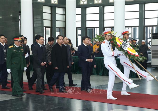 Trong ảnh: Đoàn Thanh tra Chính phủ do Tổng Thanh tra Chính Phủ Lê Minh Khái dẫn đầu viếng đồng chí Nguyễn Văn Trân. Ảnh: Lâm Khánh - TTXVN