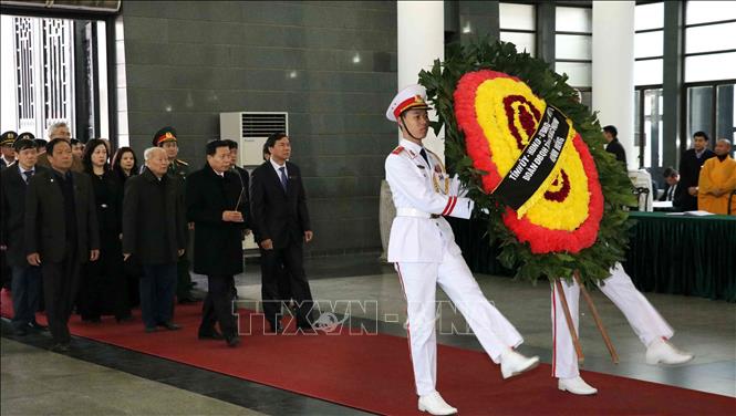 Trong ảnh: Đoàn đại biểu Tỉnh ủy, HĐND, UBND, Ủy ban MTTQ Việt Nam, Đoàn đại biểu Quốc hội tỉnh Bắc Ninh, do đồng chí Nguyễn Nhân Chiến, Ủy viên Trung ương Đảng, Bí thư Tỉnh ủy,Trưởng đoàn ĐBQH tỉnh Bắc Ninh làm Trưởng đoàn, viếng đồng chí Nguyễn Văn Trân. Ảnh: Văn Điệp – TTXVN