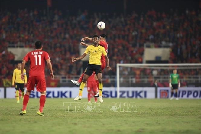 Trong ảnh: Ngay đầu hiệp 2, các cầu thủ Malaysia đã tràn lên tấn công, liên tục dồn ép cầu thủ Việt Nam nhằm tìm kiếm bàn thắng. Ảnh: Trọng Đạt – TTXVN
