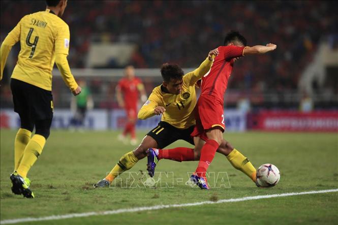 Photo: A fight for the ball between Vietnamese players (red T-shirt) and Malaysian rivals (yellow T-shirt) during the match. VNA Photo