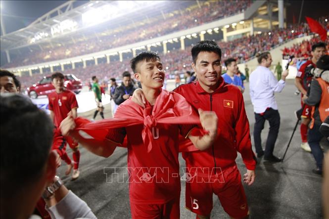 Trong ảnh: Tiền đạo Phan Văn Đức (trái) và tiền vệ Phạm Đức Huy đã có một giải đấu thành công. Ảnh: Trọng Đạt - TTXVN