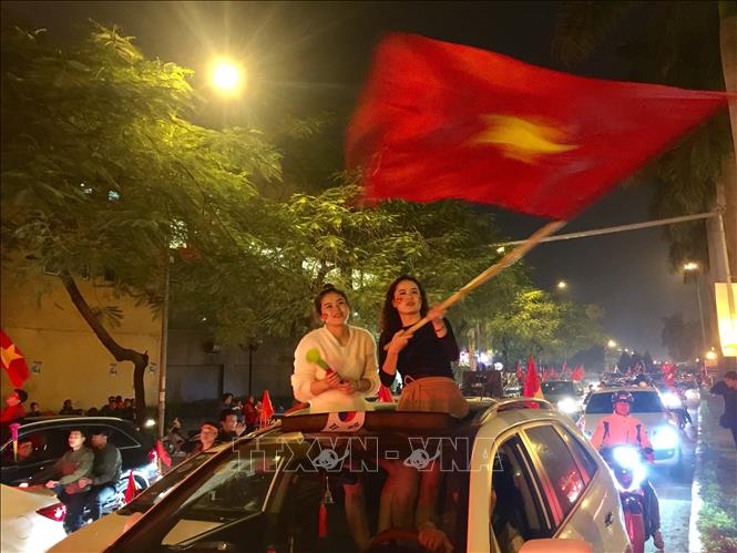 Trong ảnh: Cổ động viên 