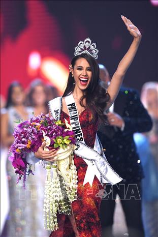 Trong ảnh: Người đẹp Phillipines Catriona Gray đăng quang Hoa hậu Hoàn vũ 2018 tại chung kết cuộc thi ở Bangkok, Thái Lan ngày 17/12/2018. Ảnh: AFP/ TTXVN