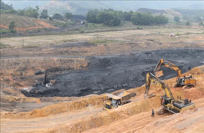 Trong ảnh: Khai trường của Công ty than Núi Hồng - VVMI tại xã Yên lãng (Đại Từ, Thái Nguyên). Ảnh: Hoàng Nguyên - TTXVN