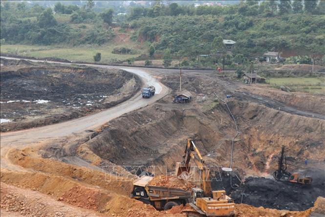 Trong ảnh: Khai trường của Công ty than Núi Hồng - VVMI  tại xã Yên lãng, (Đại Từ, Thái Nguyên). Ảnh: Hoàng Nguyên - TTXVN