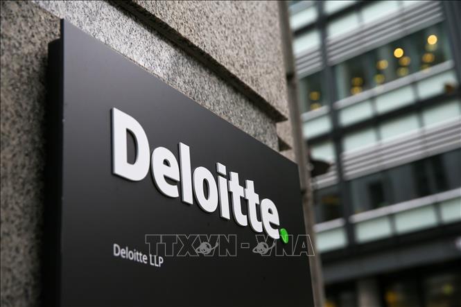 Trong ảnh: Biểu tượng công ty kiểm toán Deloitte tại văn phòng ở London, Anh. Ảnh: AFP/ TTXVN