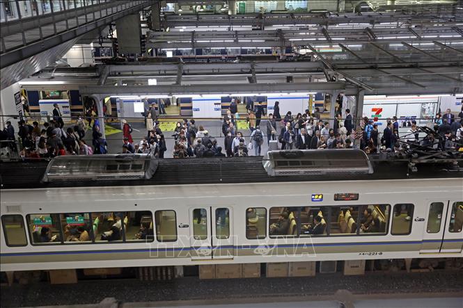 Trong ảnh: Ga trung tâm thành phố Osaka, nơi tập trung của những tuyến tàu đi khắp vùng và sang các tỉnh lân cận. Ảnh: Huy Hùng - TTXVN