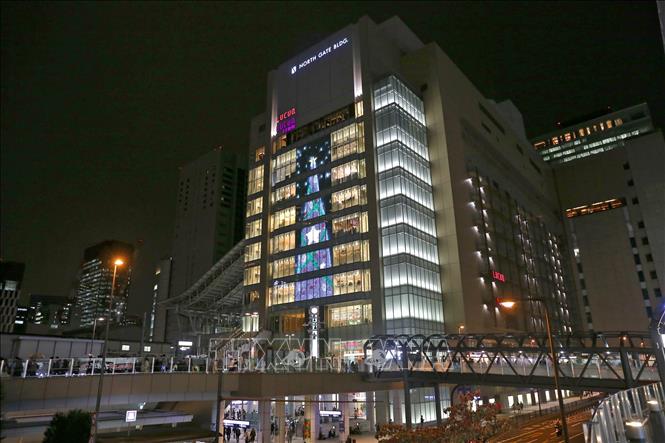 Trong ảnh: Khu mua sắm Ga trung tâm thành phố Osaka, cơ sở hạ tầng phức hợp bao gồm ga JR Osaka, tòa nhà Northgate Building, tòa nhà Southgate Building. Các cửa hàng bên trong gồm 3 khu chính là nơi du khách có thể trải nghiệm mua sắm, ăn uống, rạp chiếu phim. Ảnh: Huy Hùng - TTXVN