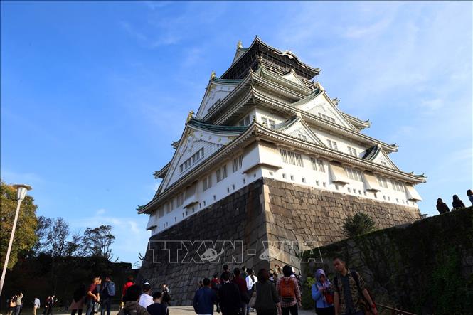 Trong ảnh: Lâu đài Osaka là một địa điểm thu hút khách du lịch tới tham quan. Ảnh: Huy Hùng - TTXVN