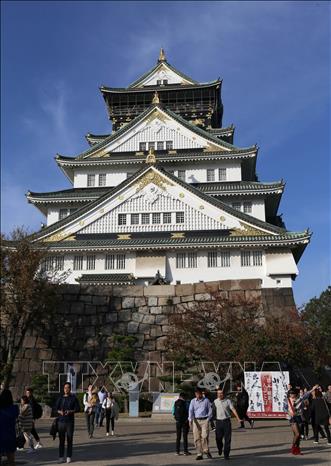 Trong ảnh: Lâu đài Osaka là một địa điểm thu hút khách du lịch tới tham quan. Ảnh: Huy Hùng - TTXVN