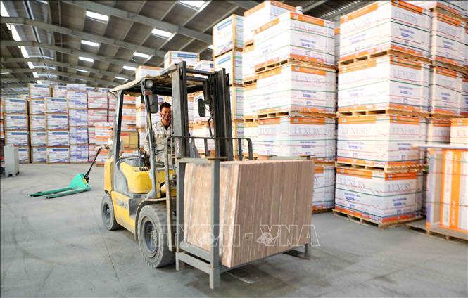 Trong ảnh: Nhà xưởng nhà máy gạch ốp lát CMC. Ảnh: Thành Đạt – TTXVN
