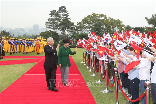 Trong ảnh: Tổng thống Hàn Quốc Park Geun-hye chủ trì lễ đón Tổng Bí thư Nguyễn Phú Trọng thăm cấp Nhà nước tới Hàn Quốc, ngày 2/10/2014, tại Phủ Tổng thống ở Thủ đô Seoul. Ảnh: Trí Dũng – TTXVN