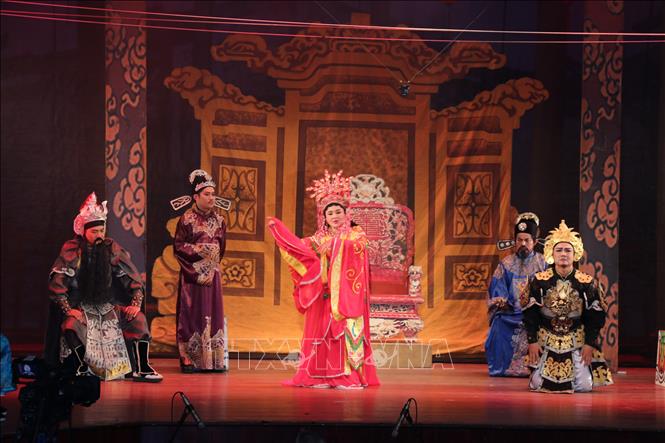 Trong ảnh: Trích đoạn vở cải lương “Giấc mộng đêm xuân”. Ảnh: Gia Thuận – TTXVN 