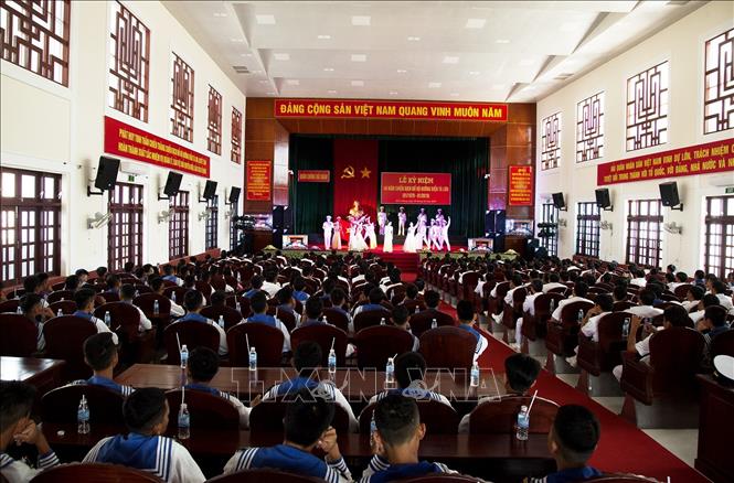 Trong ảnh: Quang cảnh Lễ kỷ niệm 40 năm chiến thắng Chiến dịch đổ bộ đường biển Tà Lơn. Ảnh: Hồng Đạt - TTXVN
