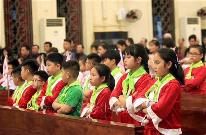 Trong ảnh: Giáo dân trong buổi lễ cầu nguyện tại Nhà thờ Giáo xứ Chính tòa Hải Phòng. Ảnh: An Đăng - TTXVN