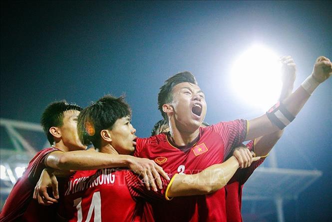 Trong ảnh: Tinh thần đoàn kết, kỷ luật và ý chí quật cường làm nên những thành công của đội tuyển Việt Nam ở sân chơi quốc tế. Ảnh: Trọng Đạt - TTXVN