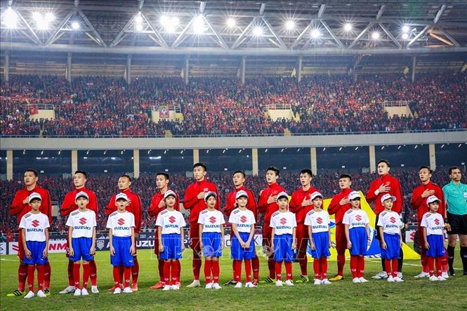 Trong ảnh: Chặng đường phía trước còn nhiều chông gai. ASIAN Cup 2019 sẽ là thử thách tiếp theo của đội tuyển Việt Nam. Người hâm mộ cả nước đặt nhiều niềm tin và kỳ vọng vào những chàng trai luôn khát khao chiến thắng, thi đấu hết mình vì màu cờ Tổ quốc. Ảnh: Trọng Đạt - TTXVN