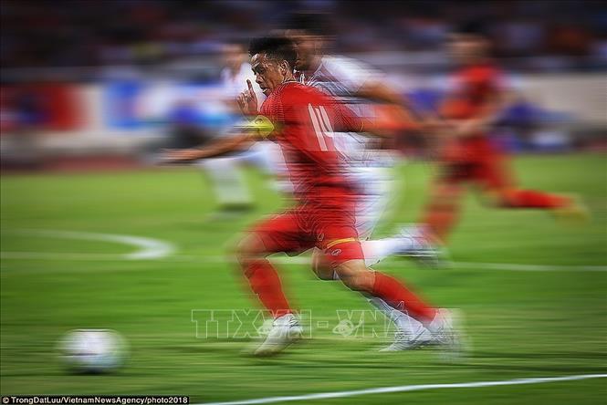 Trong ảnh: Tiền đạo, đội trưởng Văn Quyết đóng vai trò quan trọng vào thành công của Hà Nội FC trong việc chinh phục danh hiệu vô địch V-League 2018 đầy thuyết phục. Ảnh: Trọng Đạt - TTXVN